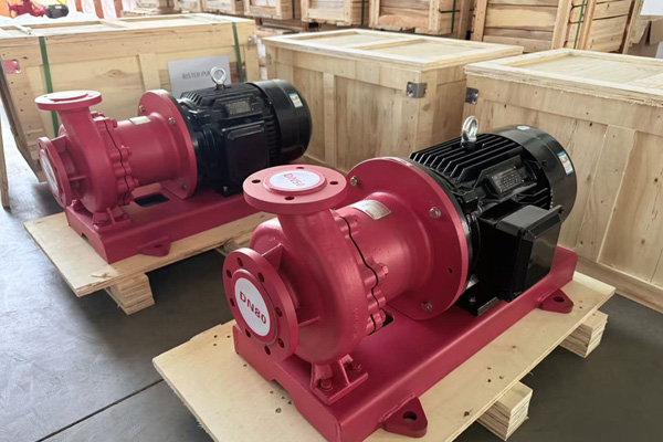 Un cliente vietnamita está comprando una bomba magnética revestida de PFA.